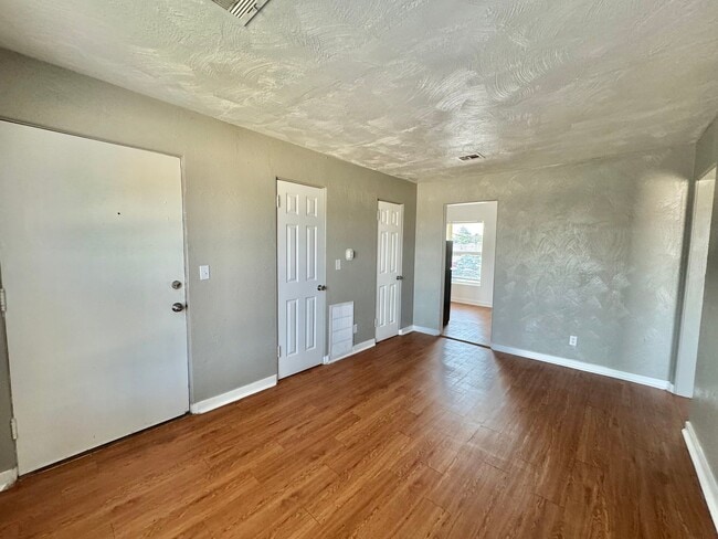 Photo - 2030 NW 25th St Unit 8
