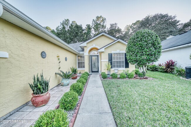 Photo - 185 Hawthorn Hedge Ln