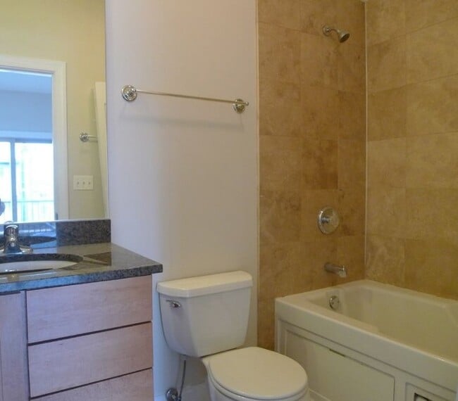 Photo - 2335 W Washington Blvd Unidad 2