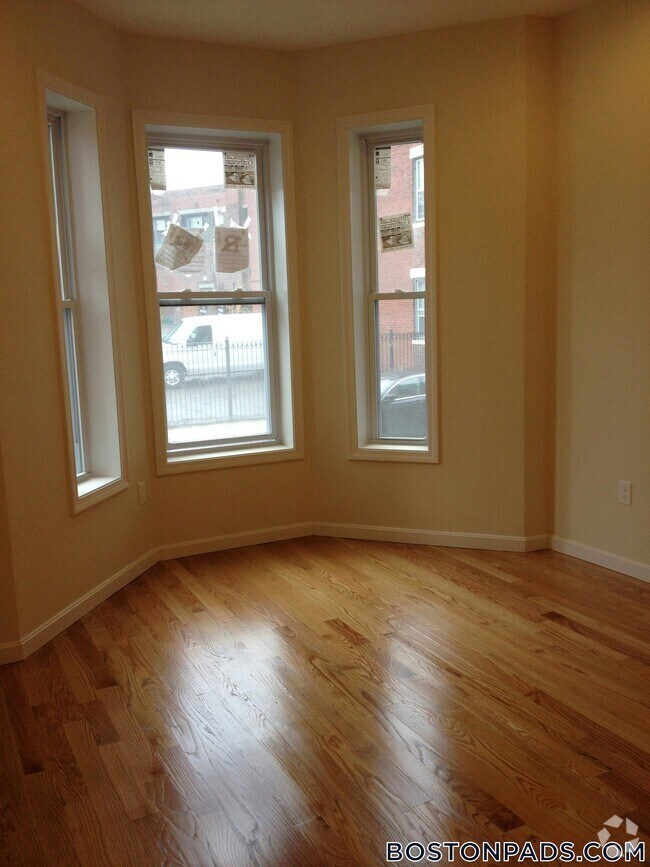 Building Photo - 10 Moreland St Rental