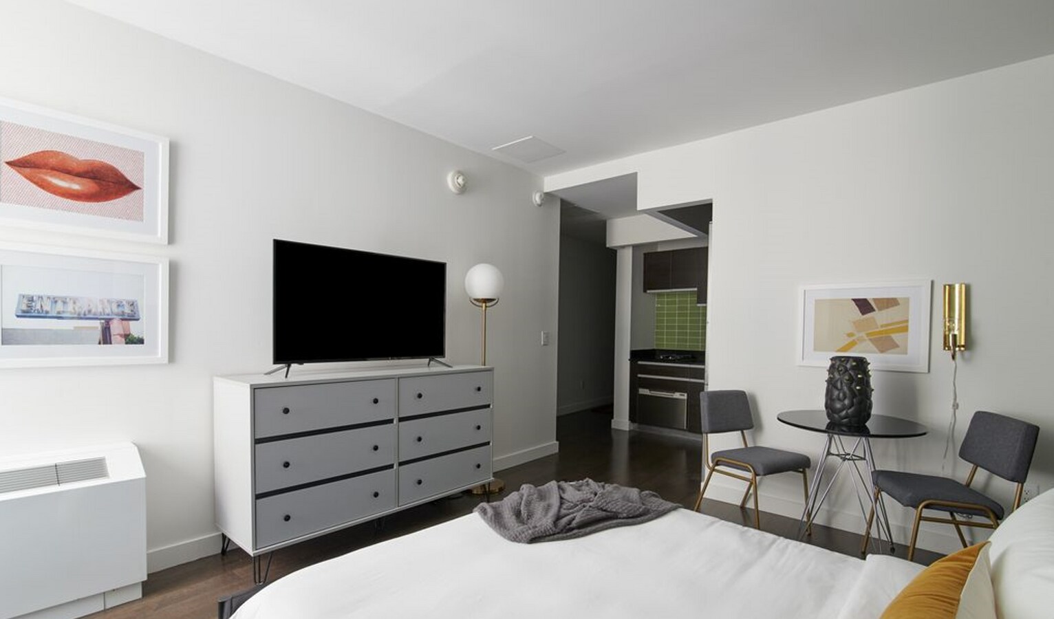 Photo - 3005 Vernon Blvd Unidad 4F Rental