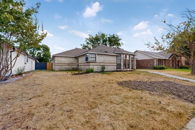 2522 Larkspur Ln