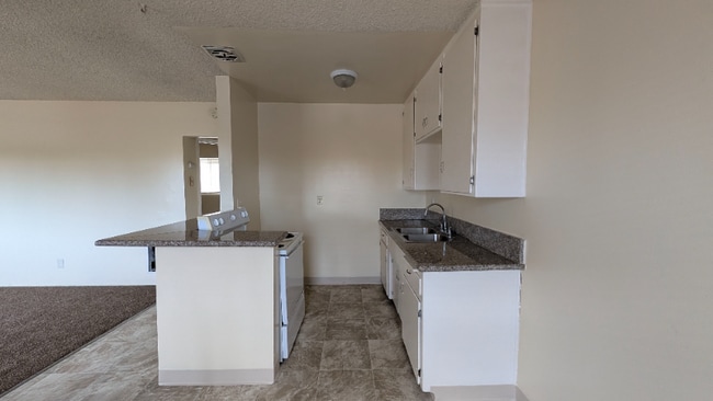 Photo - 905 Daisy Ave Unidad 11