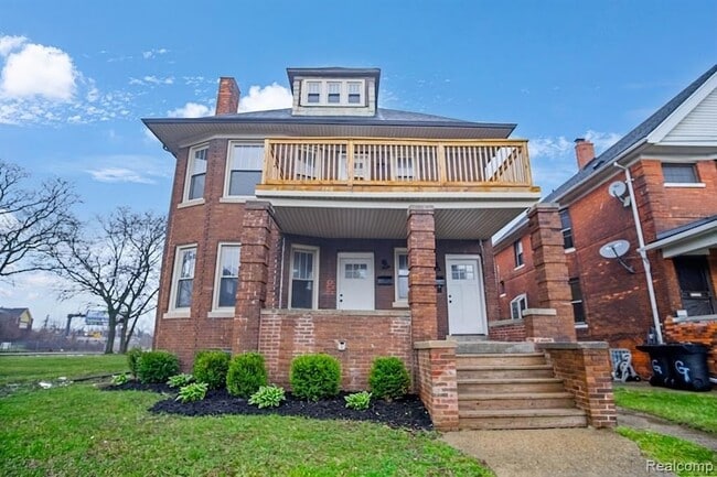 Building Photo - 900 Hazelwood St Unit Lower