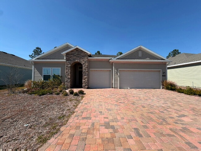 Building Photo - Highland Chase 3-Car Garage