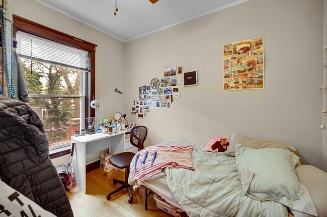 Photo - 1240 W Cornelia Ave Unit 2