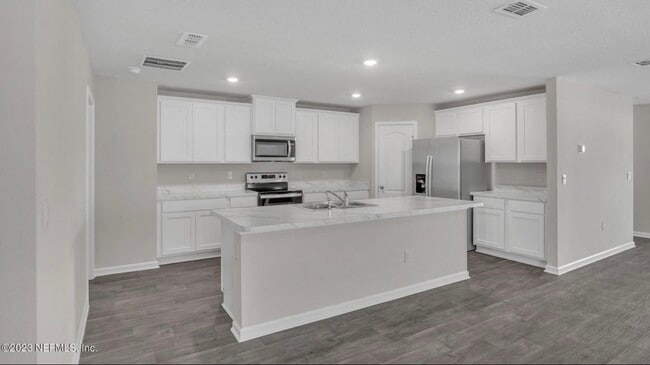 Photo - 16 Summerwood Rd S