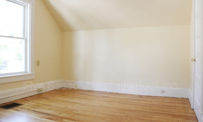 Photo - 202 Pine St