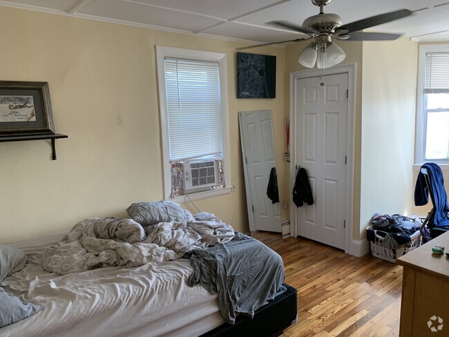 Building Photo - 41 Cross St Unit A Rental