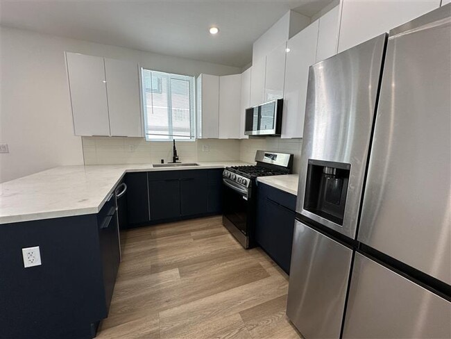 2919-2923 S Burnside Ave