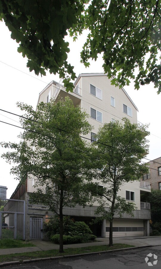 Photo - Broadway Park Apartments