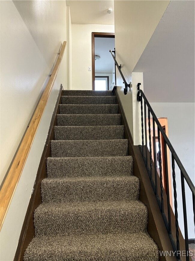 Building Photo - 427 Kaymar Dr