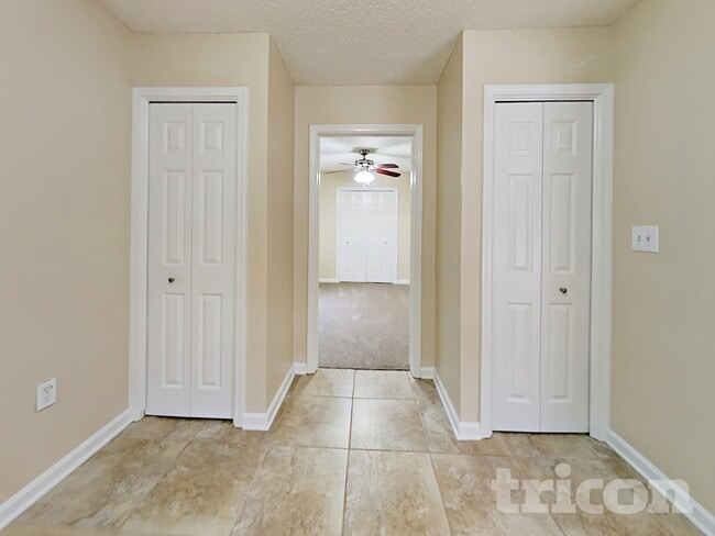 Photo - 832 Worth Rd