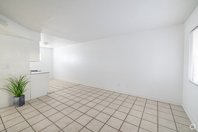 2BR, 1BA - 750SF - Living Room
