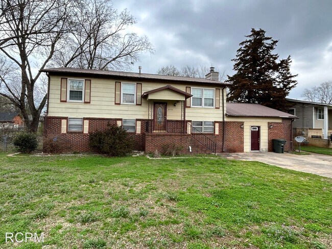 Photo - 5 br, 2 bath House - 2110 Wedgewood RD NW