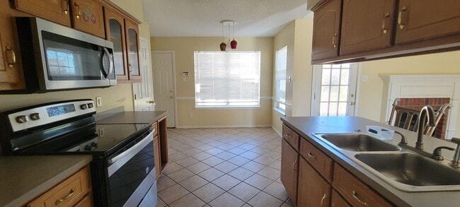 Photo - 3/2 Double Car Garage