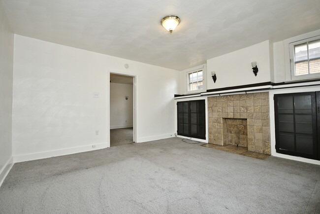 Building Photo - 1718 Montier St Unit 2nd Floor
