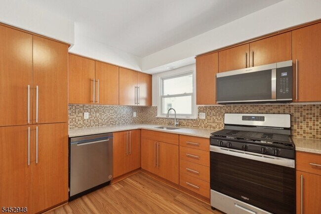 Photo - 33 N Willow St