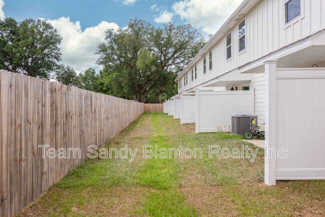 Photo - 8706 Meadow Flower Ln