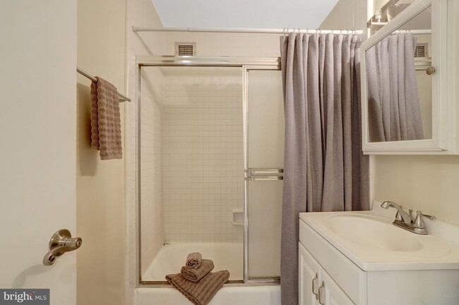 Photo - 1021 Arlington Blvd Unidad 434