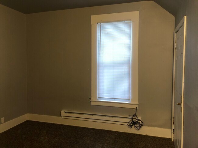 Photo - 425 NE Campus St