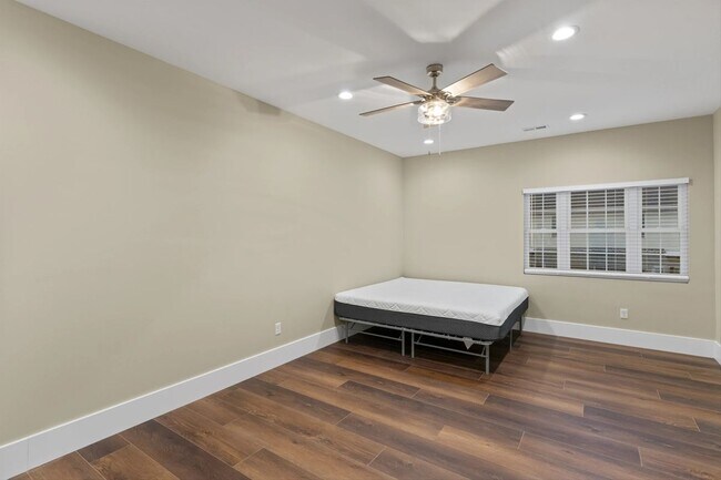 Photo - 5424 Delmar Blvd