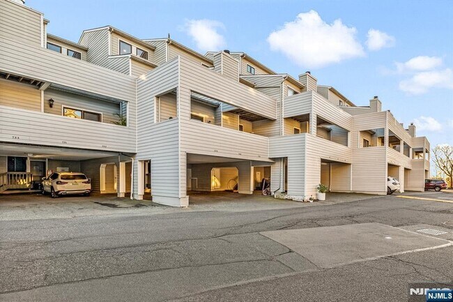 Photo - 750 Mainsail Ln