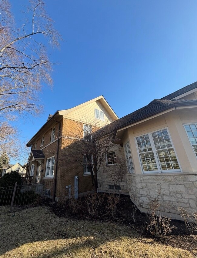 Photo - 310 N Prairie Ave