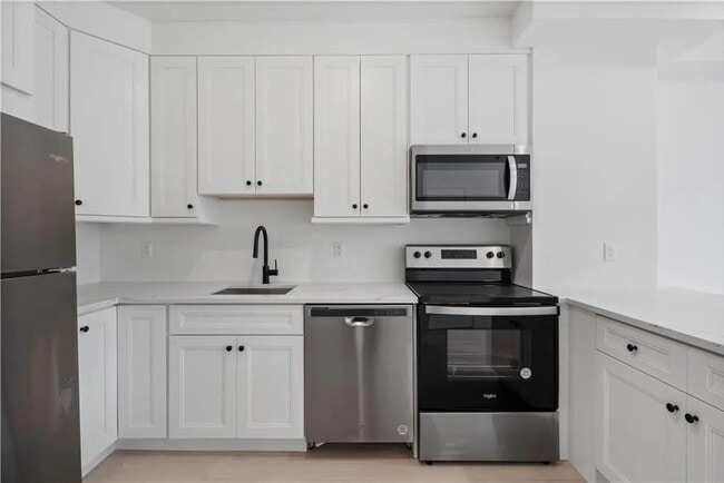 Photo - 1657 E 19th St