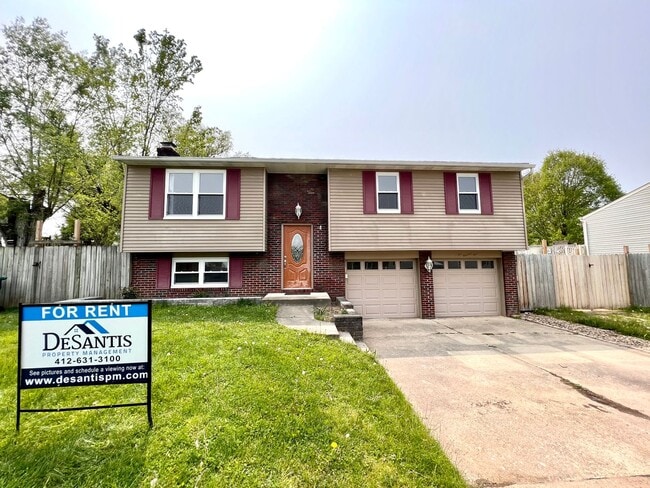 Building Photo - Absolutely Stunning Home! - 3 Bedroom 2 Fu...