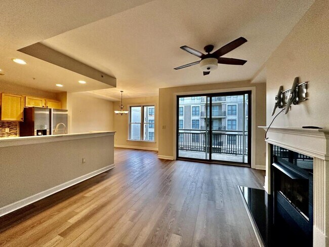 Photo - 718 W Trade St Unit 606