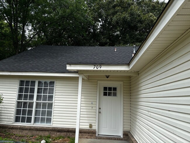 Photo - Beautiful 3 bedroom, 2 bath home