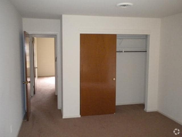 Bedroom - Sand Spring Apartments