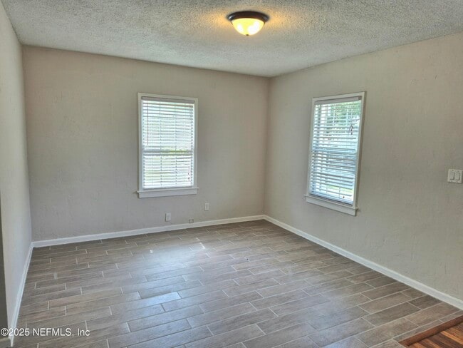 Photo - 4717 Cambridge Rd