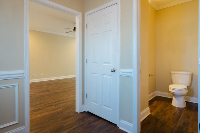 Photo - 118 Caswell Ct