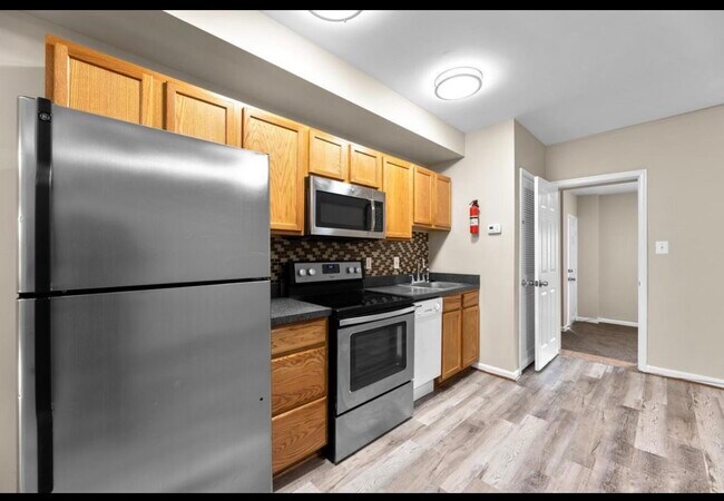 Photo - 566 Newcomb St SE Unit 3