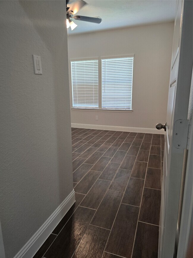 Photo - 213 E Adoue Ave