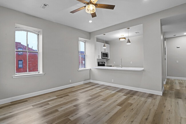 Building Photo - 2022 S 11th St Unit 2022