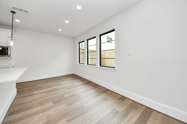 Photo - 12010 Royal Oaks Banner Wy