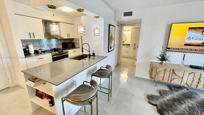Photo - 19901 E Country Club Dr Unidad 2403 Rental