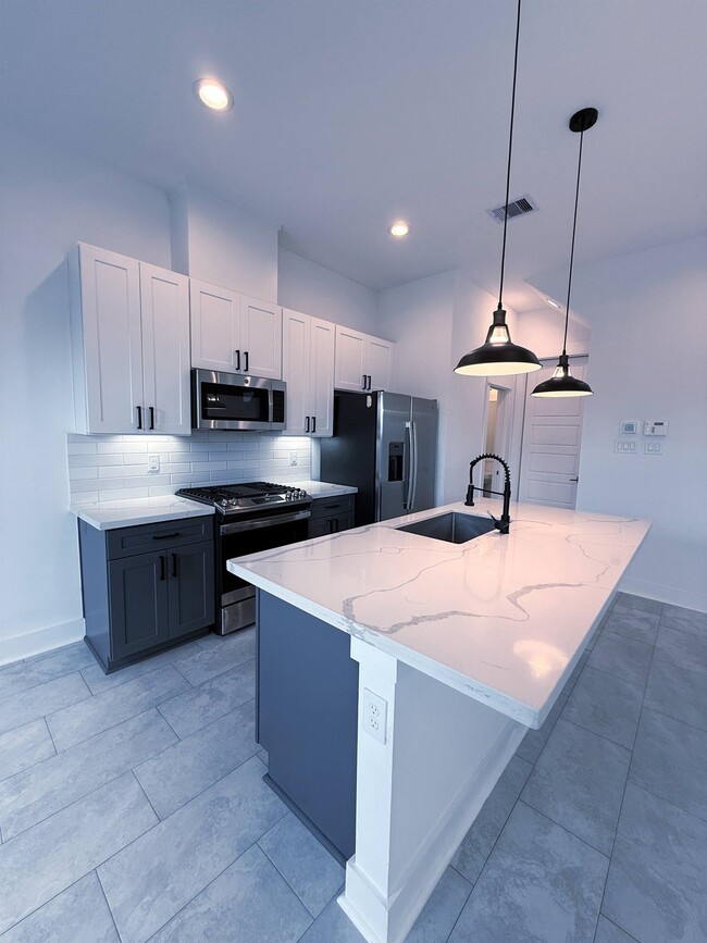 Photo - 1058 Mansfield St