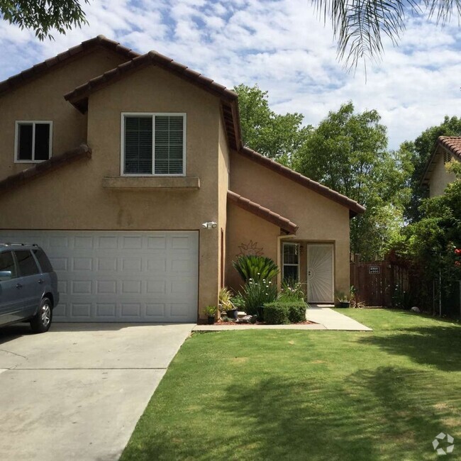 Building Photo - Beautiful 3-Bedroom/ 2.5 Bath Home With Sp...