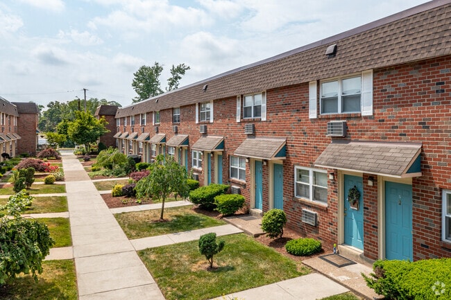 Bishop-Stratford Court Apartments