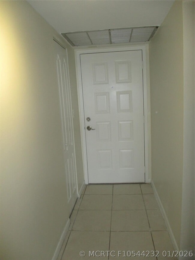 Building Photo - 3000 NW 42nd Ave Unit B410