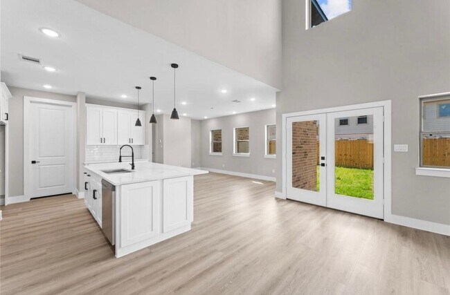 Photo - 20019 Venetto St