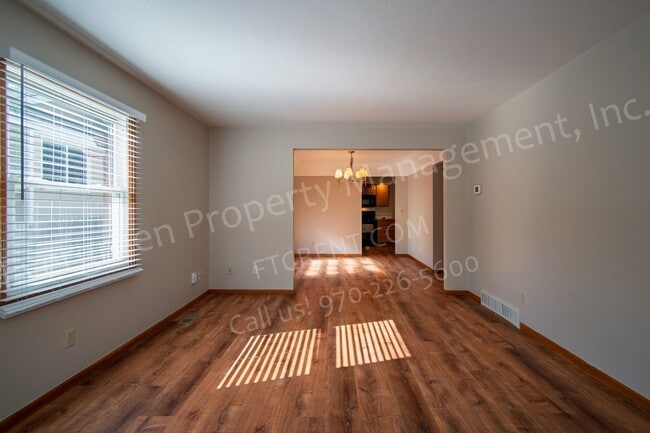 Photo - 6437 Edgeware St