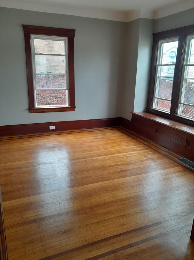 Dining Rm - 1379 W 61st St Townhome