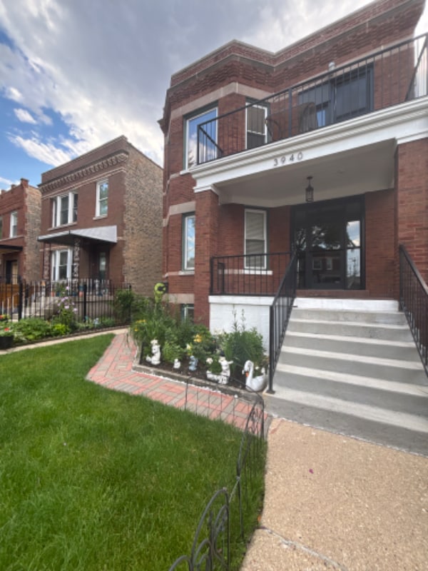 Photo - 3940 N Sawyer Ave Apartment Unit 1