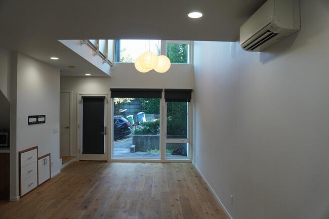 Photo - 428 W Barrett St