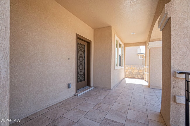 Photo - 4828 Ruben Soto